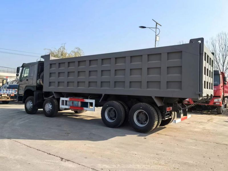 Xe tải tự đổ Sinotruk Howo 371 8x4