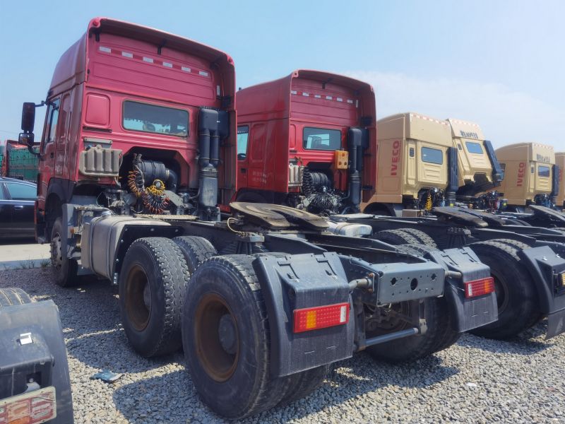 Xe đầu kéo Sinotruk Howo 6x4