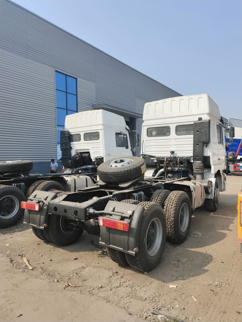 Camion à tête de tracteur Shacman F3000 6X4